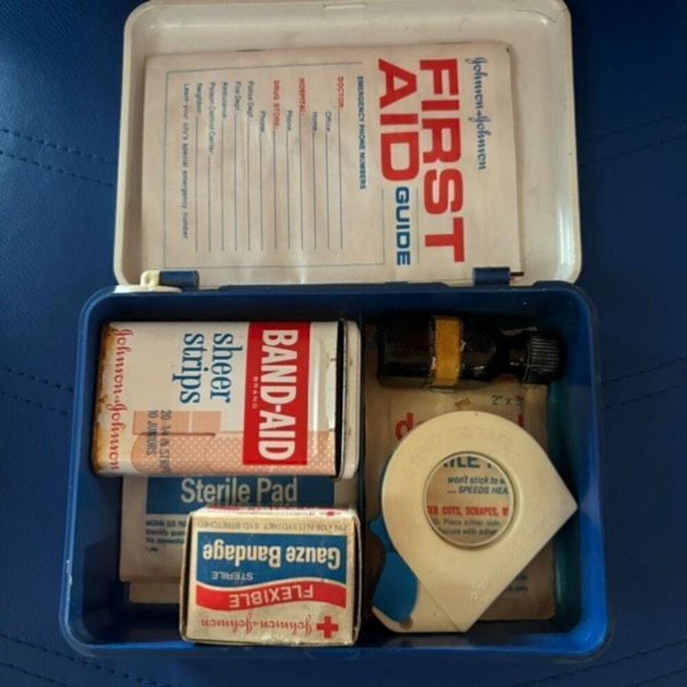 Johnson & Johnson Auto Travel First Aid Kit 1972